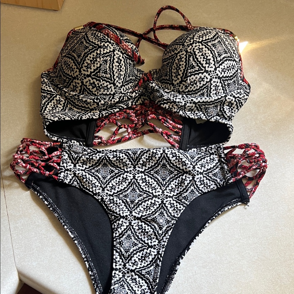 Abercrombie & Fitch Black and Red Bikini Swimsuit Top and bottoms #B-31